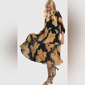 NWOT Fifteen Twenty Women’s Gold/Black Midi Sheer Short Sleeve Dress - Size M